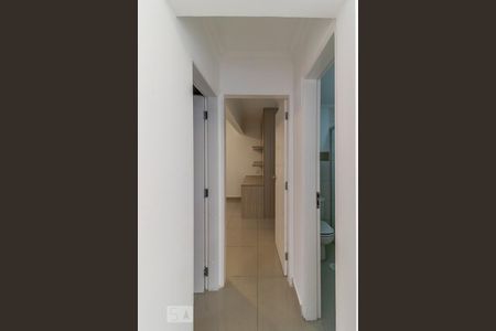 Corredor de apartamento para alugar com 2 quartos, 75m² em Vila Sofia, São Paulo