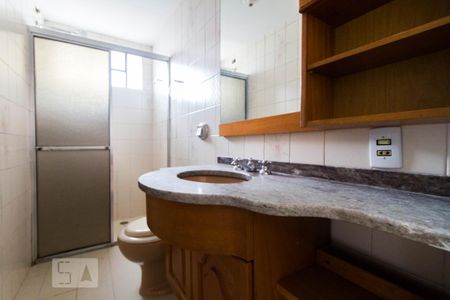 Banheiro de apartamento para alugar com 2 quartos, 68m² em Tristeza, Porto Alegre