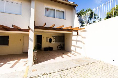 Casa à venda com 135m², 3 quartos e 1 vaga Casa à venda com 135m², 3 quartos e 1 vagaFachada