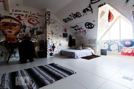 Casa à venda com 135m², 3 quartos e 1 vaga Casa à venda com 135m², 3 quartos e 1 vagaSótão