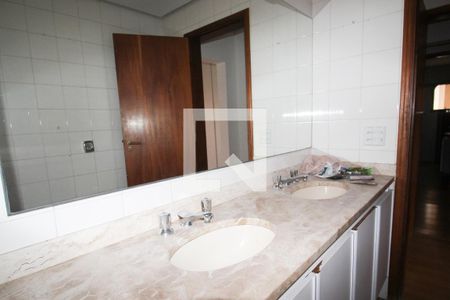 Apartamento para alugar com 360m², 4 quartos e 3 vagasBanheiro da Suíte 1