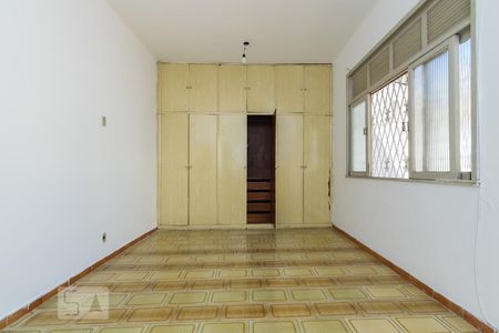 Casa à venda com 250m², 4 quartos e 3 vagasQuarto - casa dos fundos