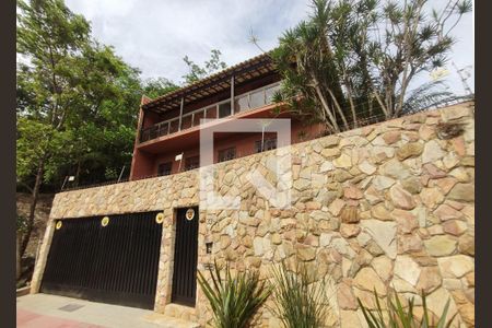 Casa à venda com 350m², 4 quartos e 4 vagas