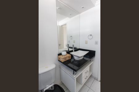 Banheiro de apartamento para alugar com 2 quartos, 55m² em Portal dos Gramados, Guarulhos