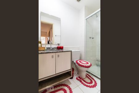 Banheiro do Corredor de apartamento para alugar com 2 quartos, 73m² em Jardim Tupanci, Barueri