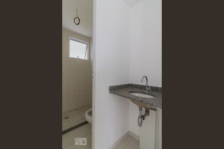 Banheiro de apartamento para alugar com 3 quartos, 62m² em Vila Endres, Guarulhos