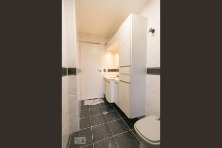 Apartamento à venda com 130m², 3 quartos e 1 vagaBanheiro da suíte 