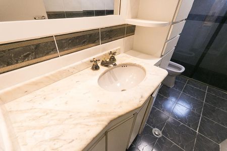 Apartamento à venda com 130m², 3 quartos e 1 vagaBanheiro da suíte 