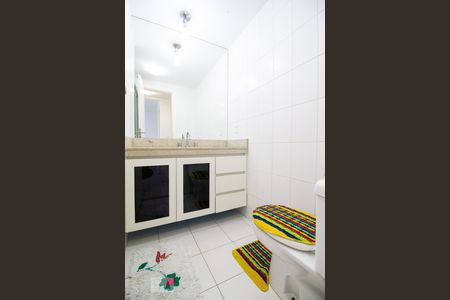 Banheiro Social de apartamento para alugar com 2 quartos, 75m² em Barra da Tijuca, Rio de Janeiro