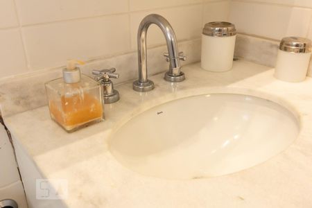 Banheiro Pia de apartamento à venda com 2 quartos, 70m² em Barra Funda, São Paulo