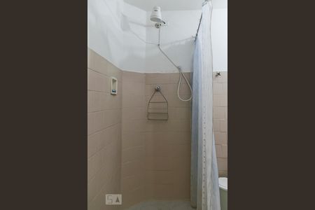 Banheiro de kitnet/studio para alugar com 1 quarto, 36m² em Bela Vista, São Paulo
