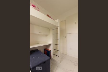 Quarto 1 de apartamento para alugar com 2 quartos, 50m² em Uberaba, Curitiba