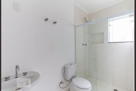 Casa de condomínio para alugar com 114m², 3 quartos e 2 vagasBanheiro da Suíte