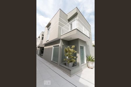 Casa de condomínio para alugar com 114m², 3 quartos e 2 vagasFachada