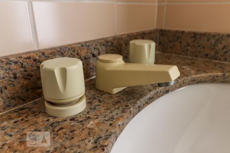 Apartamento à venda com 63m², 2 quartos e 1 vaga Apartamento à venda com 63m², 2 quartos e 1 vagaBanheiro 1