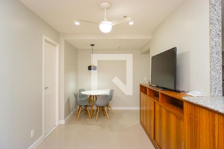 Sala de apartamento para alugar com 2 quartos, 80m² em Barra da Tijuca, Rio de Janeiro