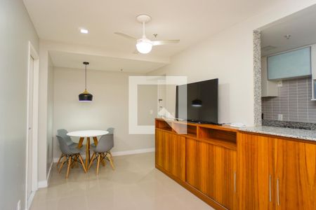 Sala de apartamento para alugar com 2 quartos, 80m² em Barra da Tijuca, Rio de Janeiro