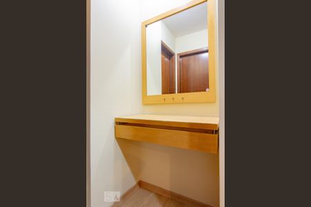 entrada do banheiro de apartamento para alugar com 1 quarto, 42m² em Bela Vista, São Paulo