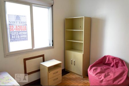 Quarto 1 de apartamento para alugar com 2 quartos, 53m² em São Geraldo, Porto Alegre