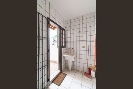 Casa à venda com 320m², 2 quartos e 1 vagaÁrea de serviço