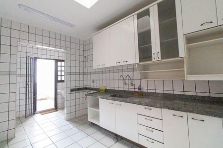 Casa à venda com 320m², 2 quartos e 1 vagaCozinha