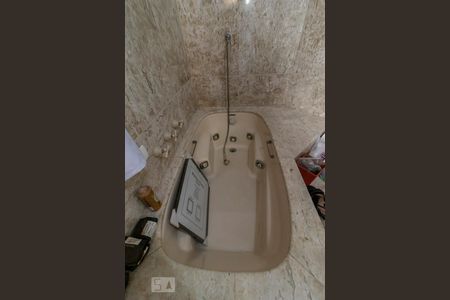 Apartamento à venda com 220m², 3 quartos e 3 vagasBanheira