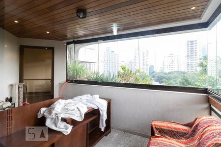 Apartamento à venda com 220m², 3 quartos e 3 vagasVaranda