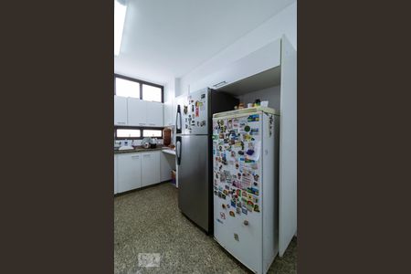 Apartamento à venda com 220m², 3 quartos e 3 vagasGeladeira