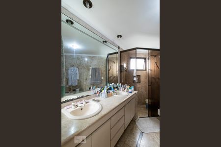 Apartamento à venda com 220m², 3 quartos e 3 vagasBanheiro Suíte 1