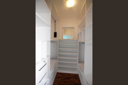 Apartamento à venda com 100m², 2 quartos e 2 vagas Apartamento à venda com 100m², 2 quartos e 2 vagasCloset