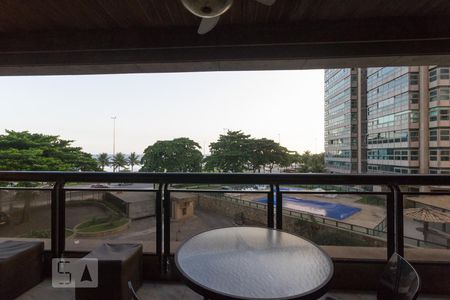 Apartamento para alugar com 144m², 4 quartos e 2 vagasVaranda