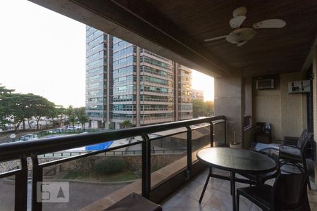 Varanda de apartamento para alugar com 4 quartos, 144m² em Barra da Tijuca, Rio de Janeiro