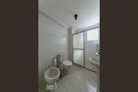 Banheiro de apartamento para alugar com 1 quarto, 57m² em Botafogo, Campinas