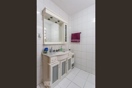 Banheiro de apartamento à venda com 3 quartos, 124m² em Santana, Porto Alegre