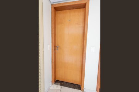 Entrada de apartamento para alugar com 3 quartos, 111m² em Jardim Goiás, Goiânia