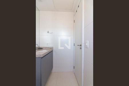 Banheiro de kitnet/studio para alugar com 1 quarto, 41m² em Sumarezinho, São Paulo