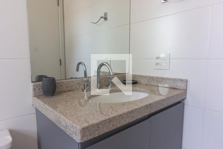 Banheiro de kitnet/studio para alugar com 1 quarto, 41m² em Sumarezinho, São Paulo