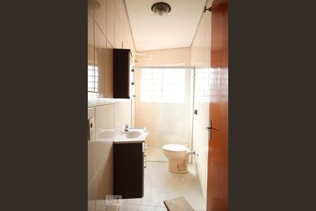 Casa à venda com 200m², 3 quartos e 2 vagasBanheiro