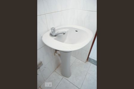 Casa à venda com 200m², 3 quartos e 2 vagasBanheiro