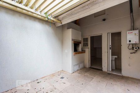 Área externa de casa de condomínio à venda com 3 quartos, 140m² em Teresópolis, Porto Alegre