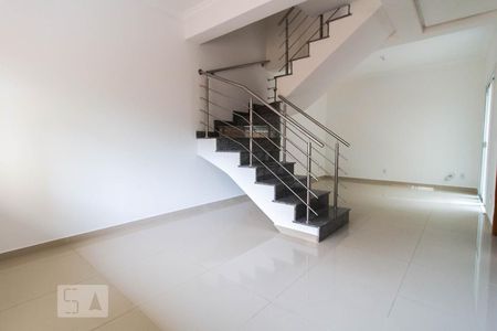 Sala de casa de condomínio para alugar com 3 quartos, 160m² em Partenon, Porto Alegre