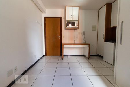 Sala de kitnet/studio para alugar com 1 quarto, 27m² em Zona Industrial (guará), Brasília