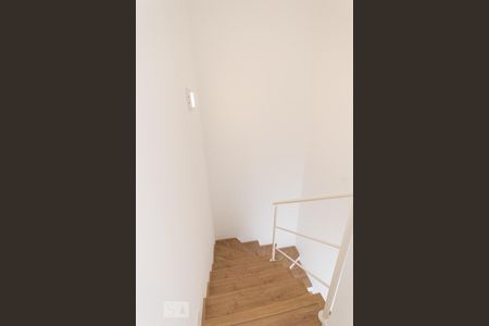 Escada  de apartamento para alugar com 1 quarto, 50m² em Vila Mariana, São Paulo