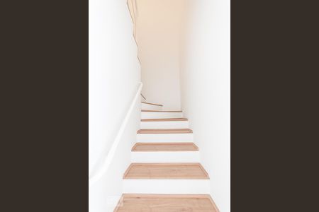 Escada  de apartamento para alugar com 1 quarto, 50m² em Vila Mariana, São Paulo