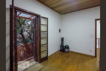Casa para alugar com 280m², 5 quartos e 1 vaga