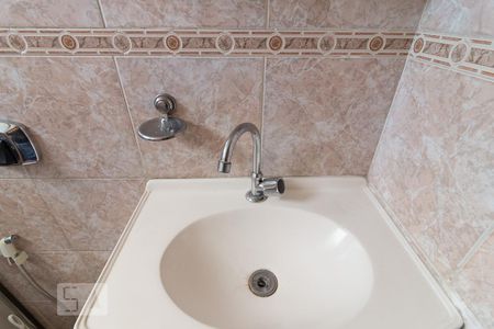 Banheiro  de apartamento para alugar com 3 quartos, 55m² em Castelo, Belo Horizonte