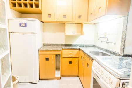 Cozinha de apartamento para alugar com 1 quarto, 55m² em Boa Vista, Porto Alegre