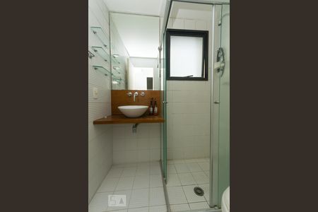 Banheiro de apartamento à venda com 1 quarto, 47m² em Saúde, São Paulo