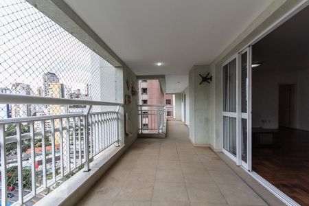 Apartamento à venda com 248m², 4 quartos e 3 vagasVaranda