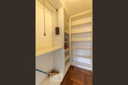 Apartamento à venda com 248m², 4 quartos e 3 vagasDespensa